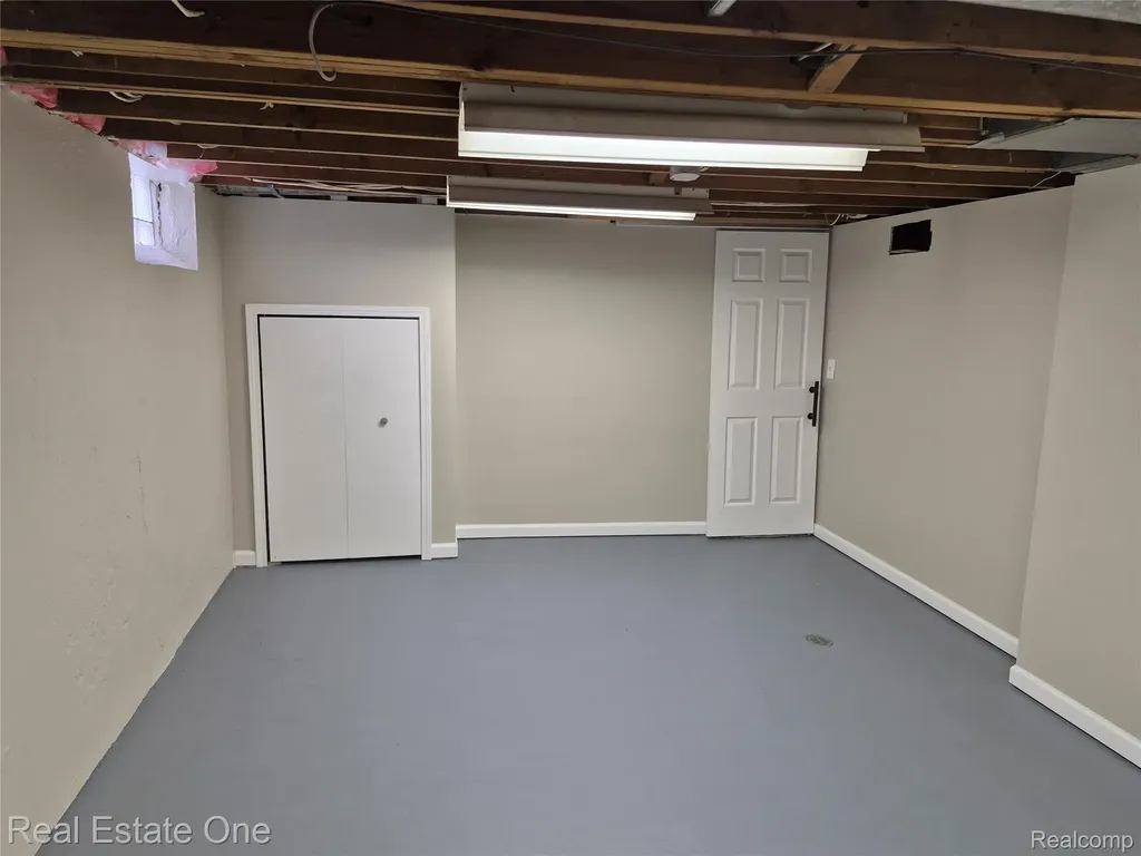 13688 Commonwealth Street Southgate City MI 48195