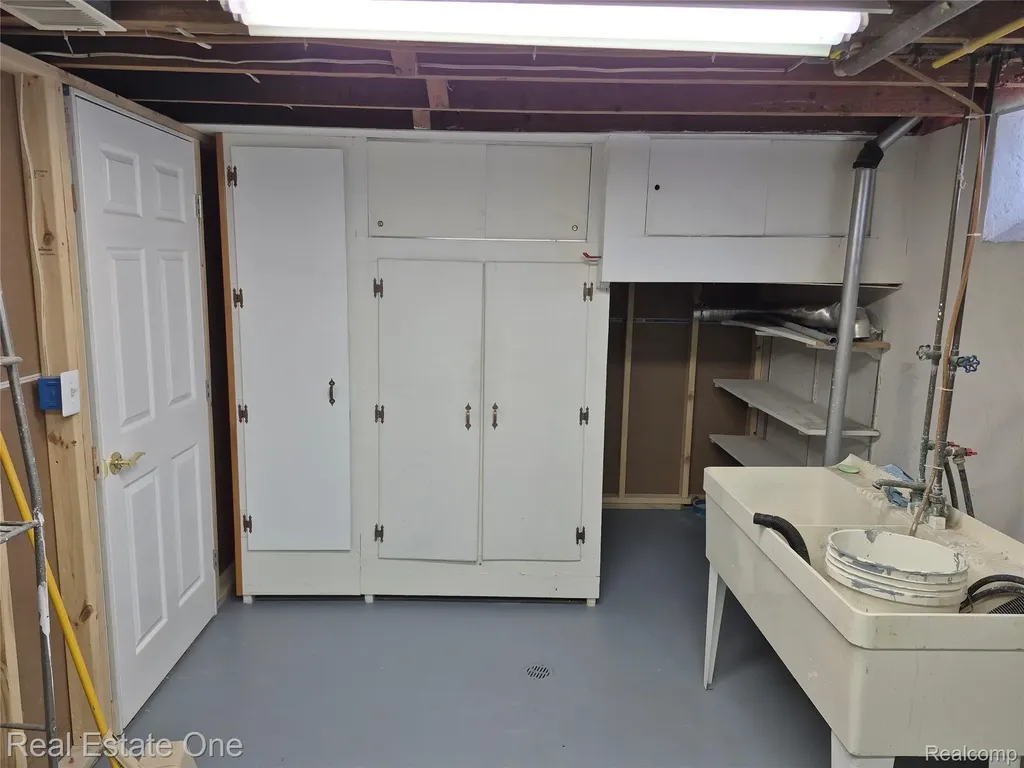 13688 Commonwealth Street Southgate City MI 48195