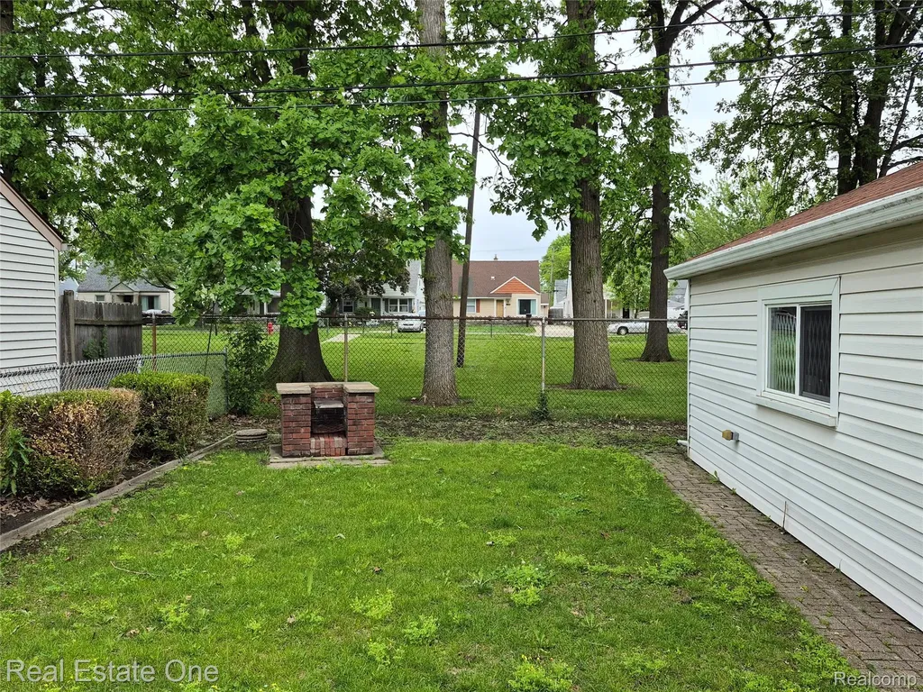 13688 Commonwealth Street Southgate City MI 48195