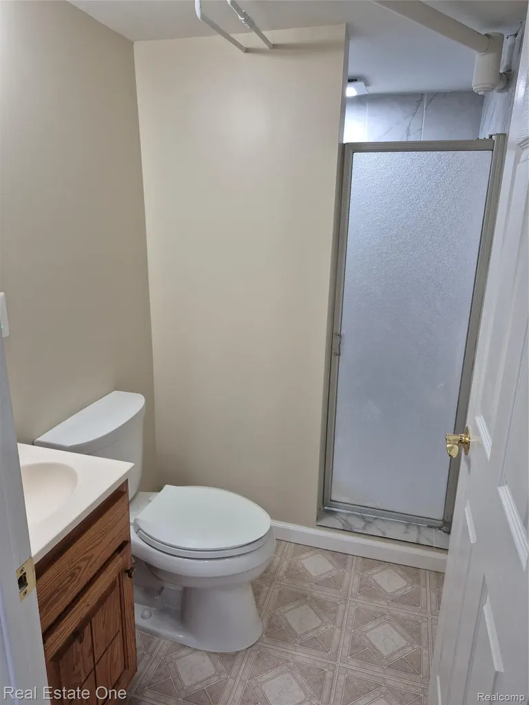13688 Commonwealth Street Southgate City MI 48195