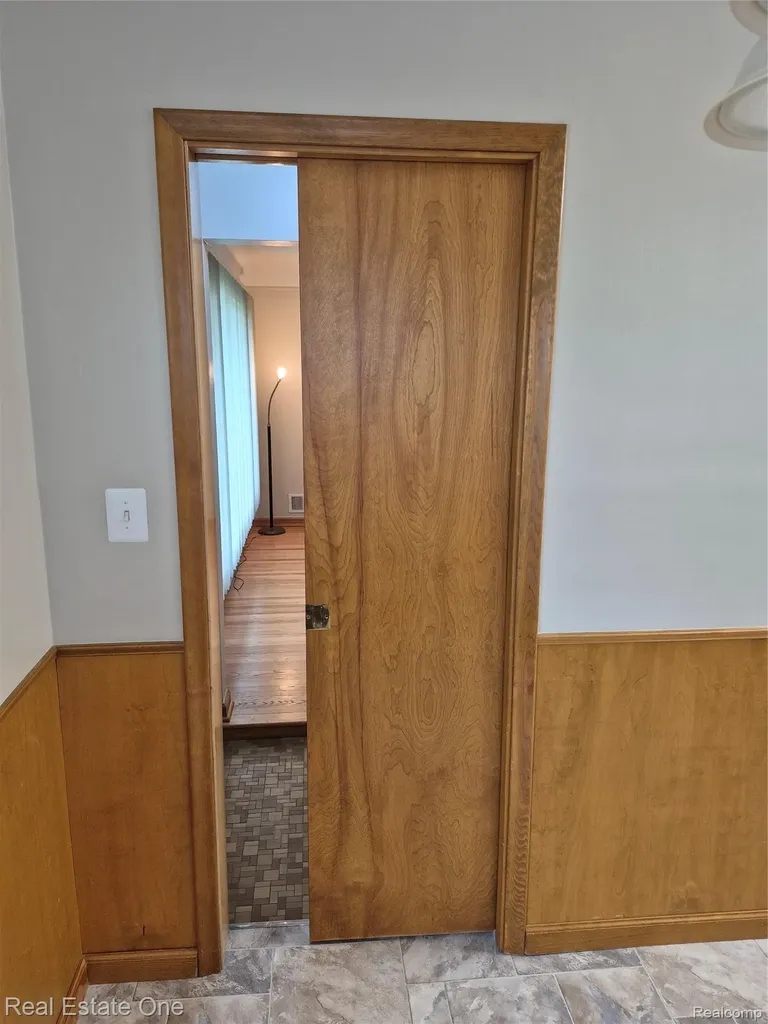 13688 Commonwealth Street Southgate City MI 48195