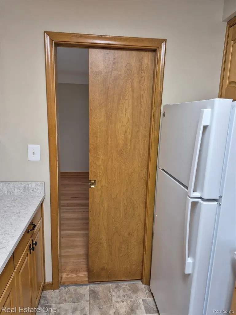 13688 Commonwealth Street Southgate City MI 48195
