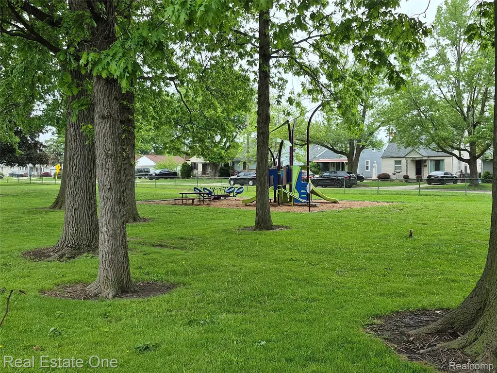 13688 Commonwealth Street Southgate City MI 48195