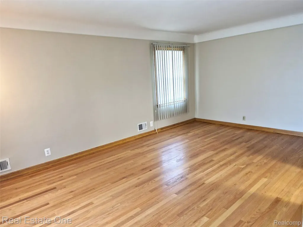 13688 Commonwealth Street Southgate City MI 48195