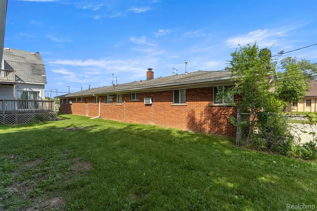 2056 Lafayette Boulevard Lincoln Park City MI 48146