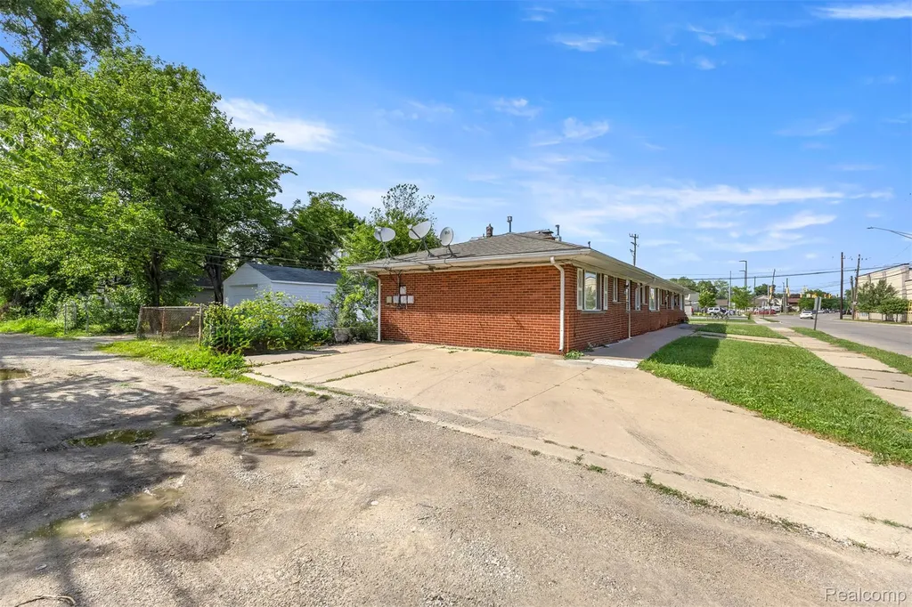 2056 Lafayette Boulevard Lincoln Park City MI 48146