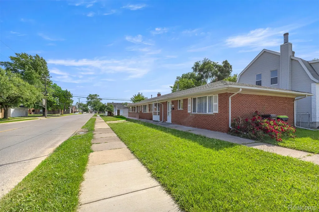 2056 Lafayette Boulevard Lincoln Park City MI 48146