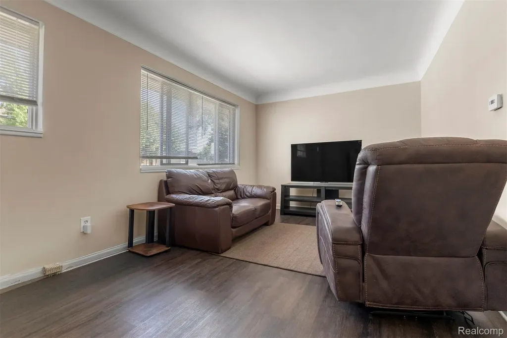 2056 Lafayette Boulevard Lincoln Park City MI 48146