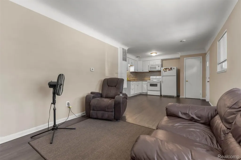2056 Lafayette Boulevard Lincoln Park City MI 48146