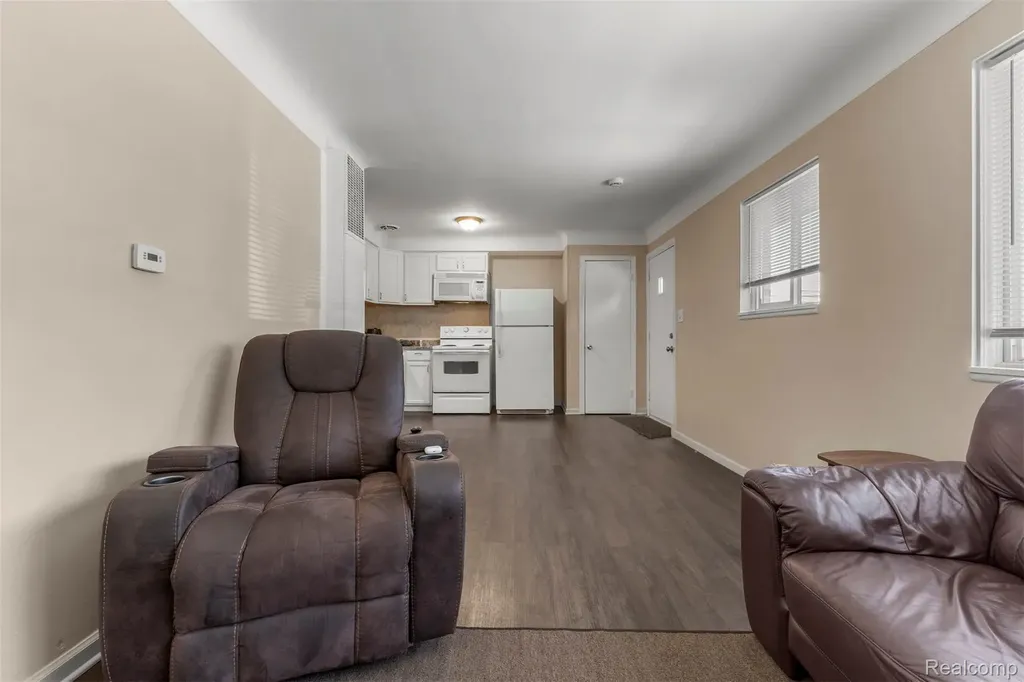 2056 Lafayette Boulevard Lincoln Park City MI 48146
