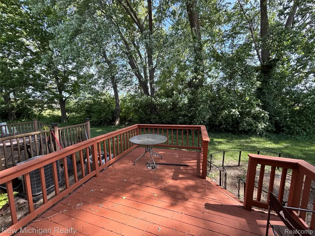 16974 Kingsbrooke Drive Clinton Charter Township MI 48038