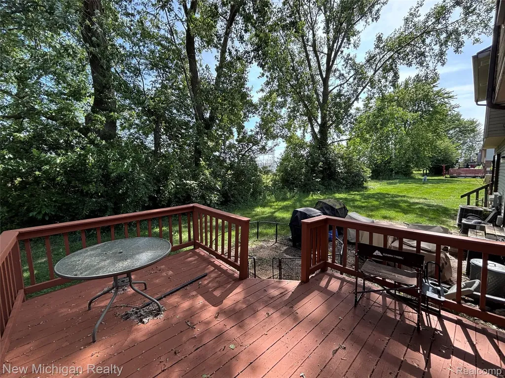 16974 Kingsbrooke Drive Clinton Charter Township MI 48038