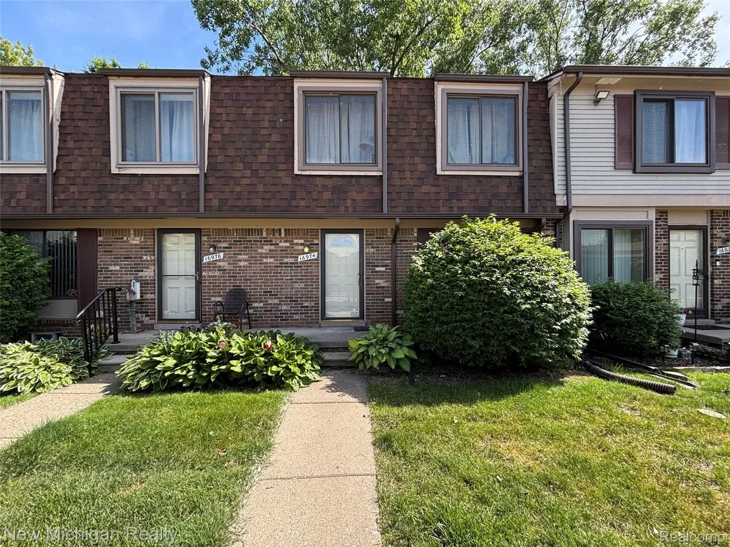 16974 Kingsbrooke Drive Clinton Charter Township MI 48038
