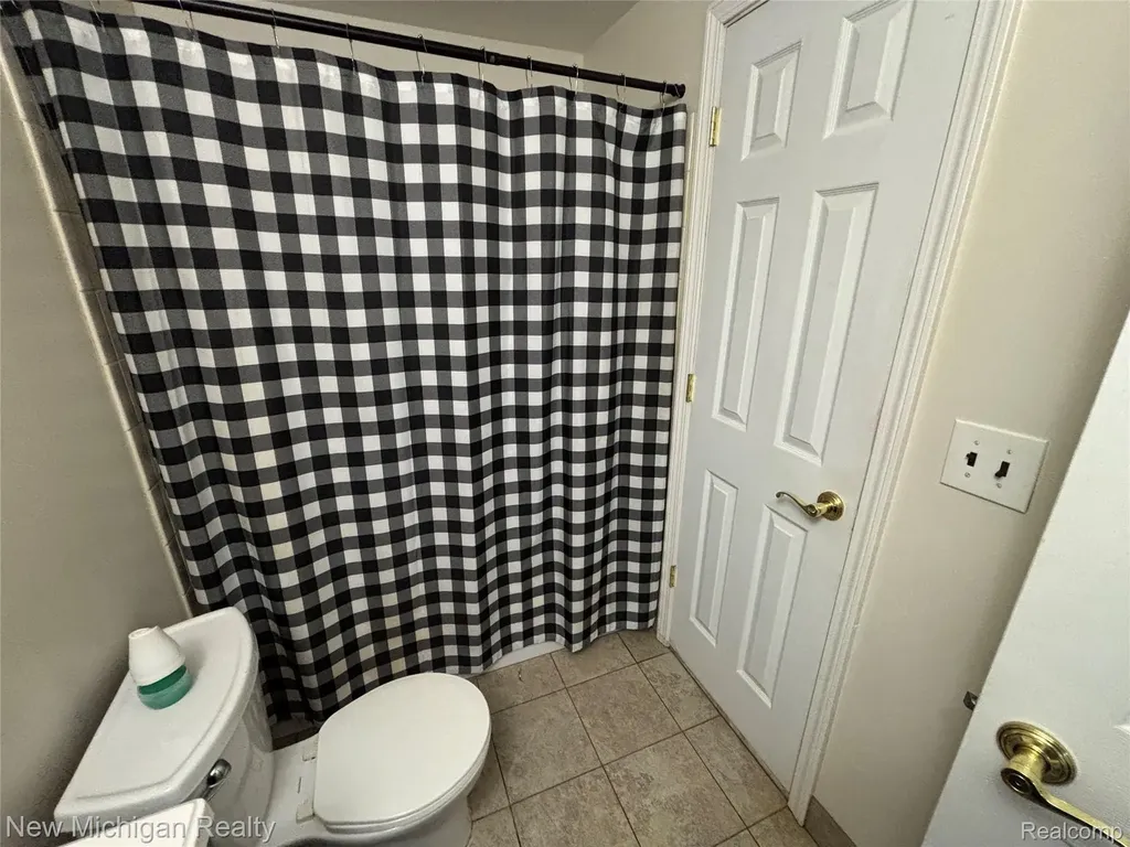 16974 Kingsbrooke Drive Clinton Charter Township MI 48038