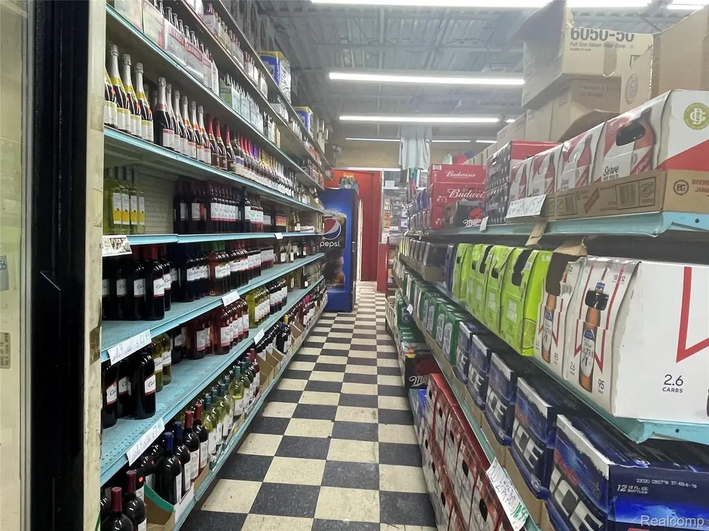 8065 W 8 Mile Road Detroit City MI 48221