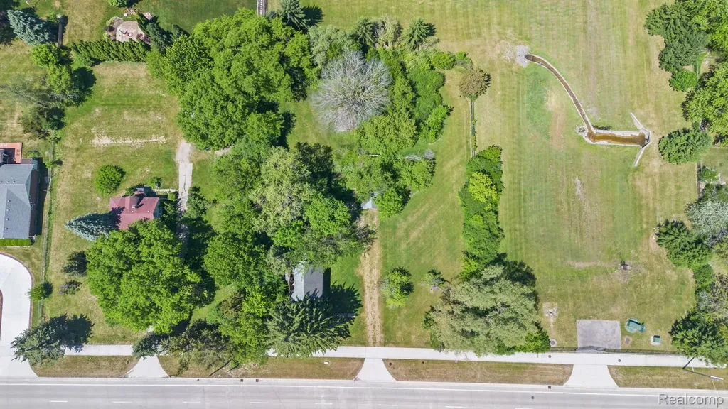 42021 Dequindre Road Troy City MI 48085