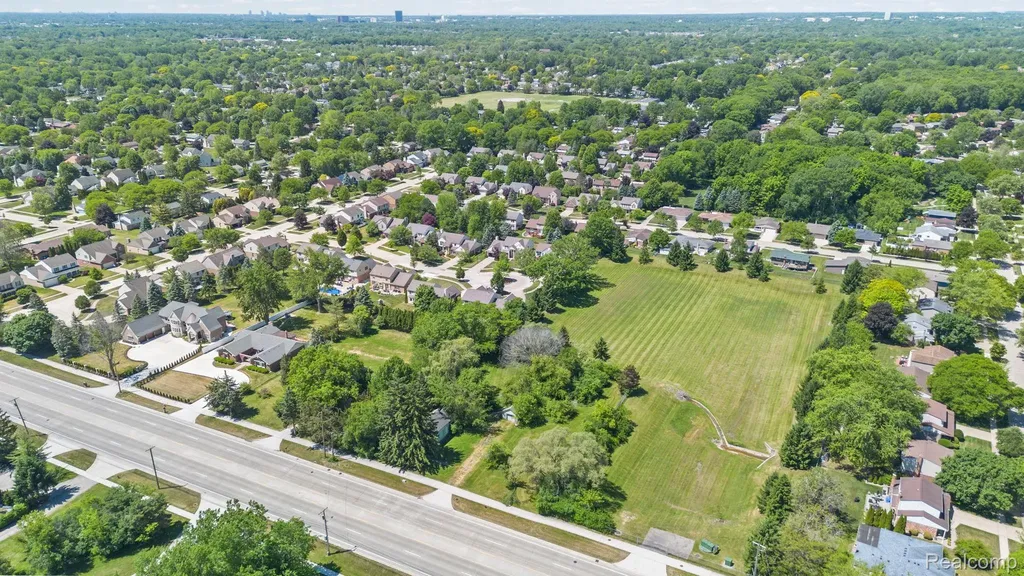 42021 Dequindre Road Troy City MI 48085