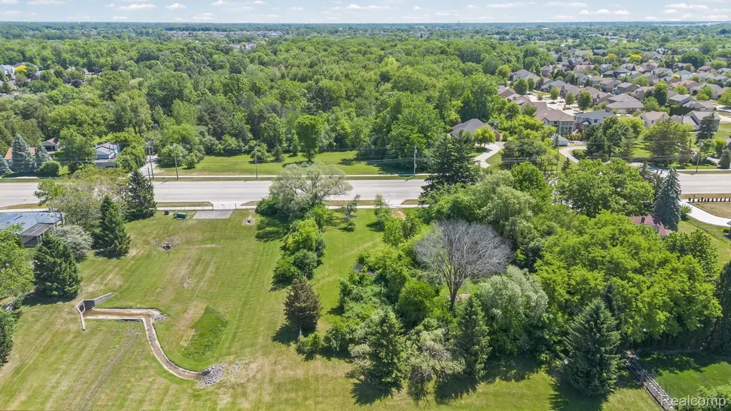 42021 Dequindre Road Troy City MI 48085
