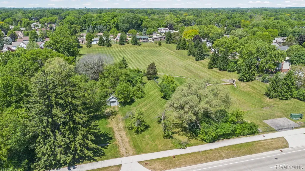 42021 Dequindre Road Troy City MI 48085
