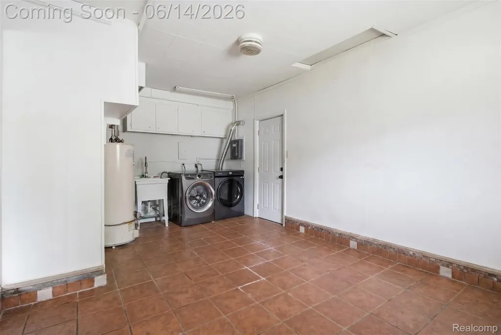 26295 Kathy Street Roseville City MI 48066