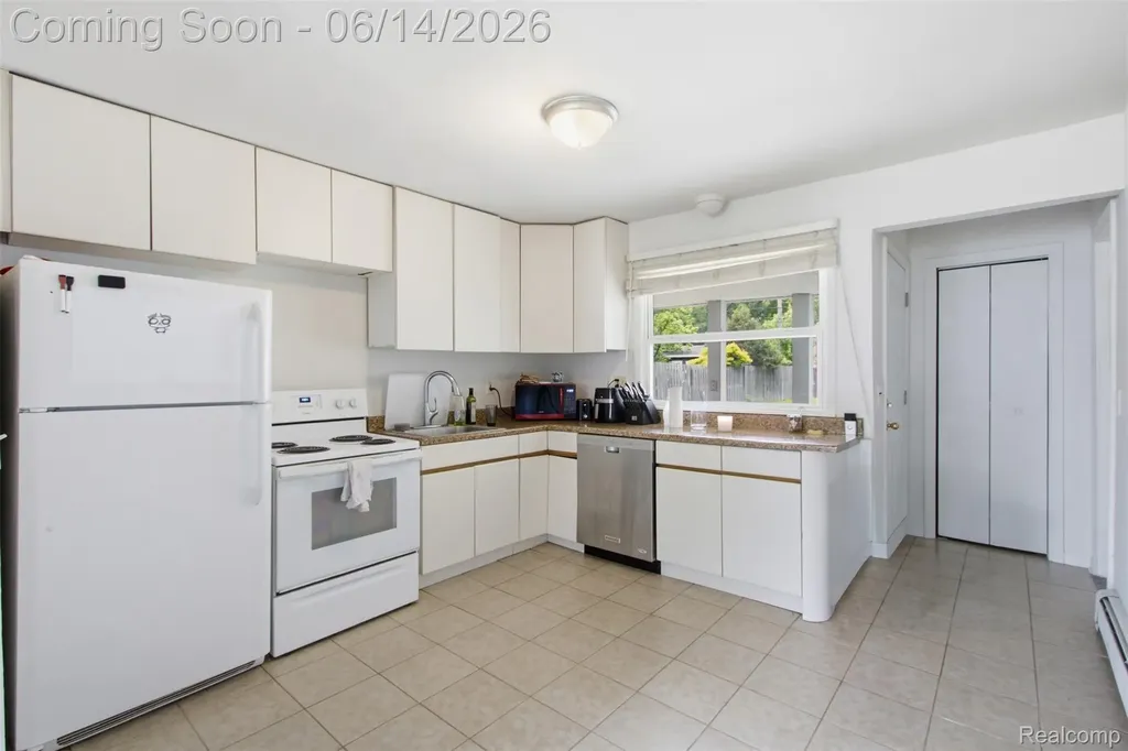 26295 Kathy Street Roseville City MI 48066