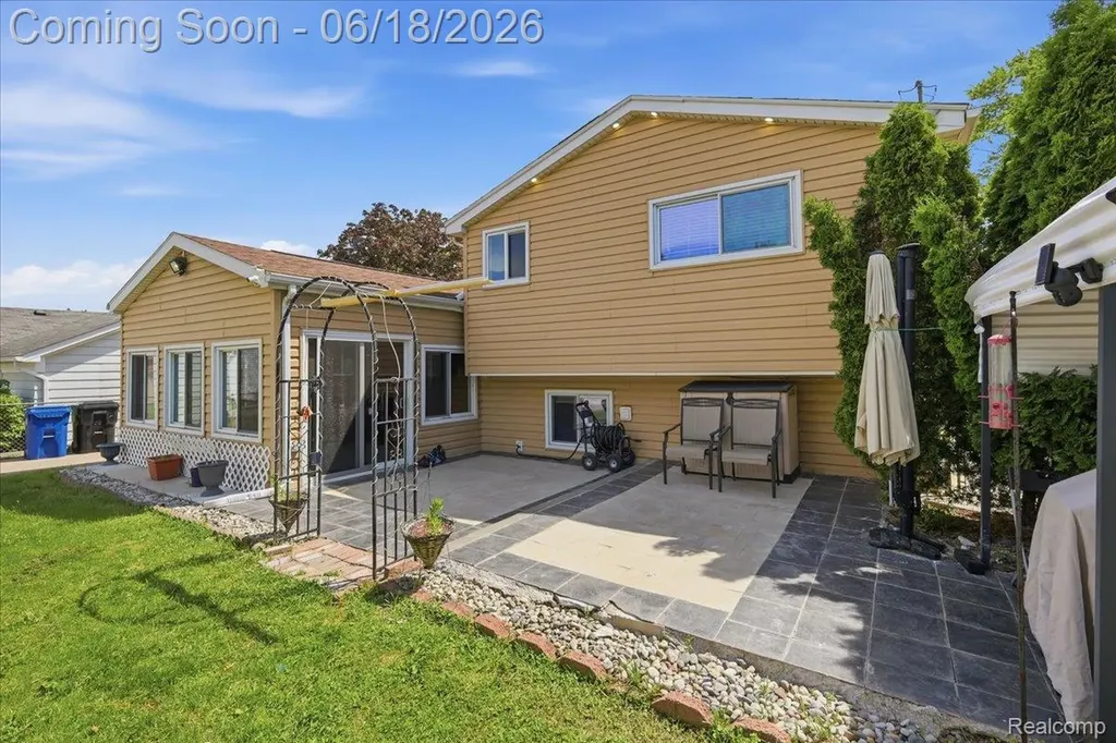 13575 Mercedes Redford Charter Township MI 48239