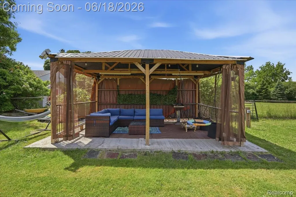 13575 Mercedes Redford Charter Township MI 48239