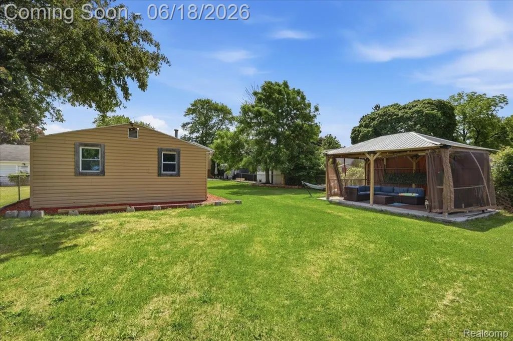 13575 Mercedes Redford Charter Township MI 48239