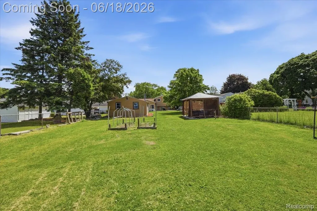 13575 Mercedes Redford Charter Township MI 48239