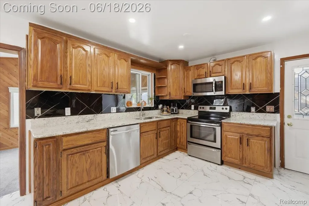13575 Mercedes Redford Charter Township MI 48239