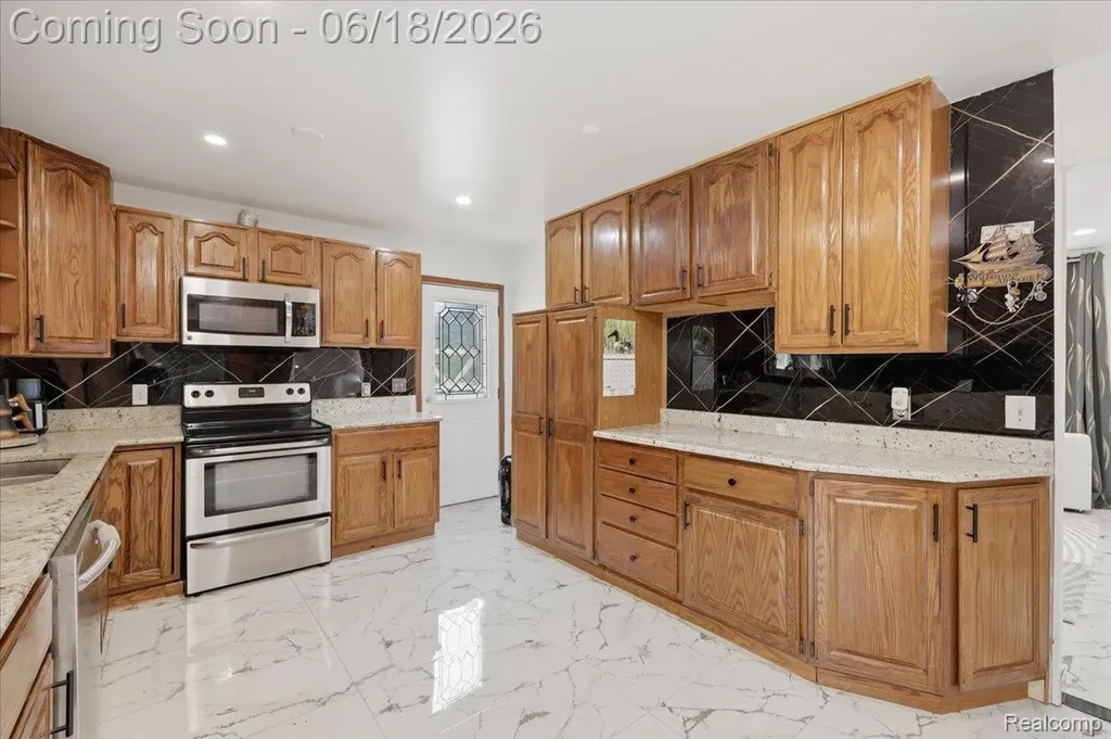 13575 Mercedes Redford Charter Township MI 48239
