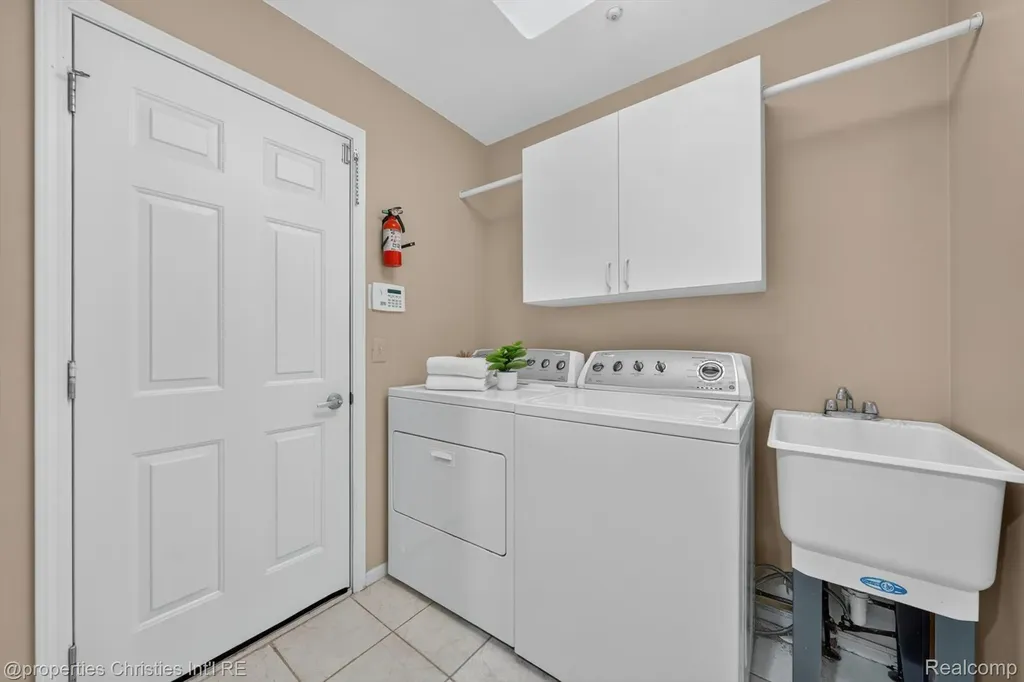 237 Winslow Circle Commerce Charter Township MI 48390