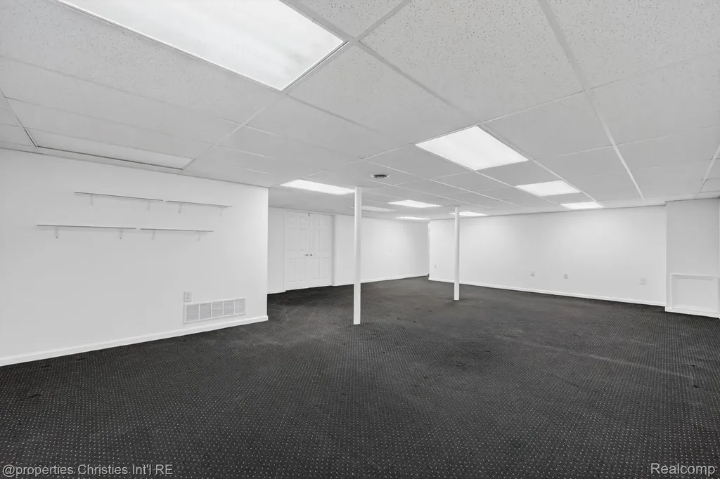237 Winslow Circle Commerce Charter Township MI 48390