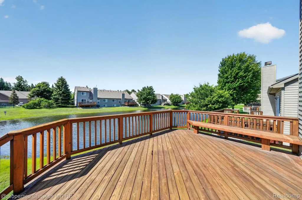 237 Winslow Circle Commerce Charter Township MI 48390