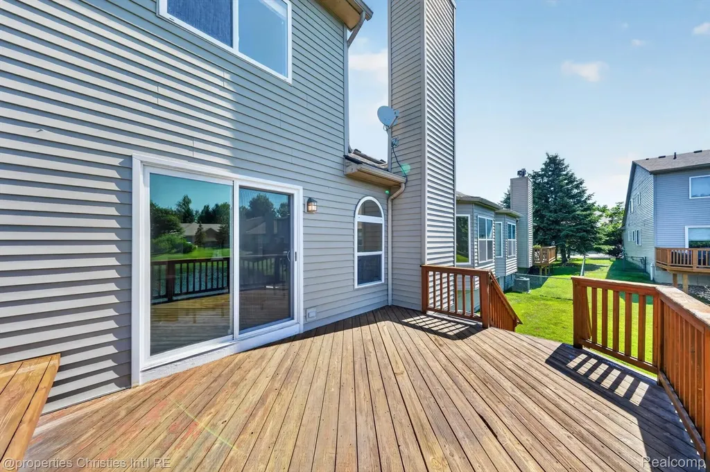 237 Winslow Circle Commerce Charter Township MI 48390
