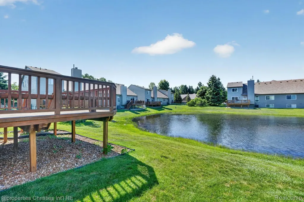 237 Winslow Circle Commerce Charter Township MI 48390