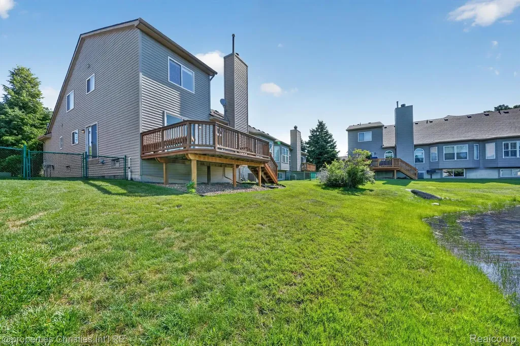 237 Winslow Circle Commerce Charter Township MI 48390