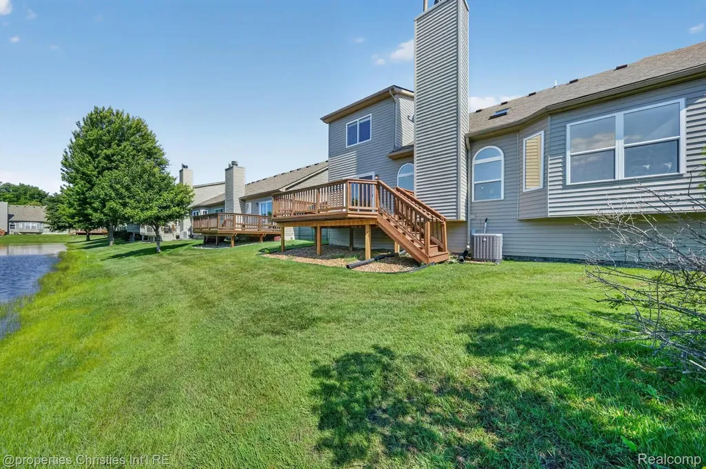 237 Winslow Circle Commerce Charter Township MI 48390