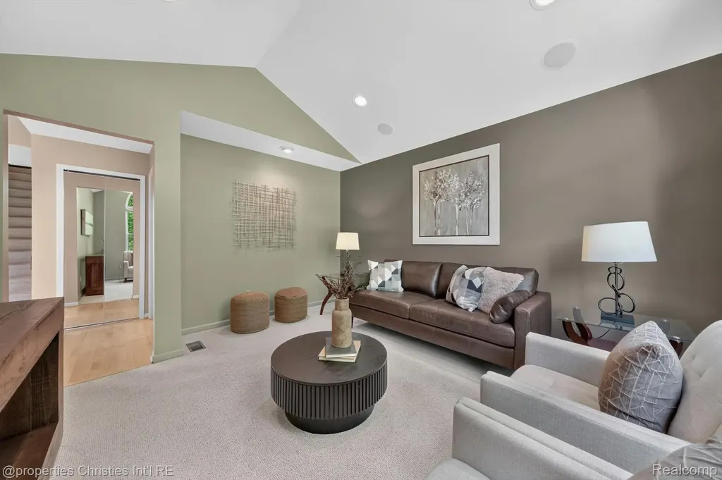 237 Winslow Circle Commerce Charter Township MI 48390
