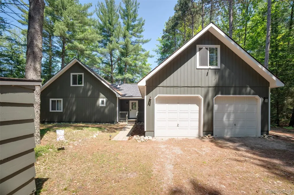 6954 Aarwood Trail NW Clearwater Township MI 49676
