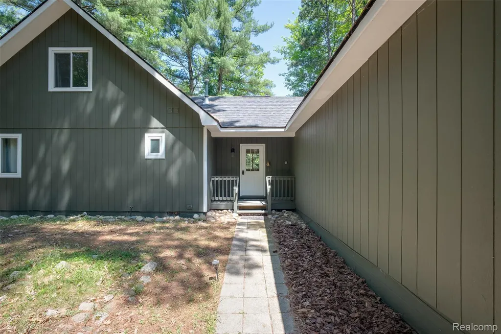 6954 Aarwood Trail NW Clearwater Township MI 49676