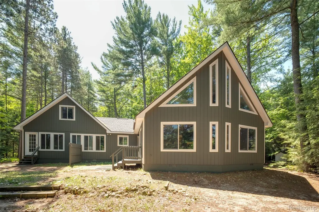 6954 Aarwood Trail NW Clearwater Township MI 49676