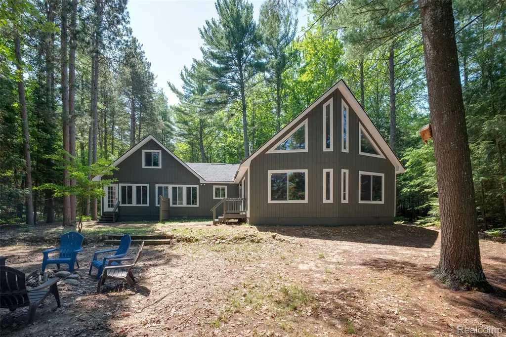 6954 Aarwood Trail NW Clearwater Township MI 49676