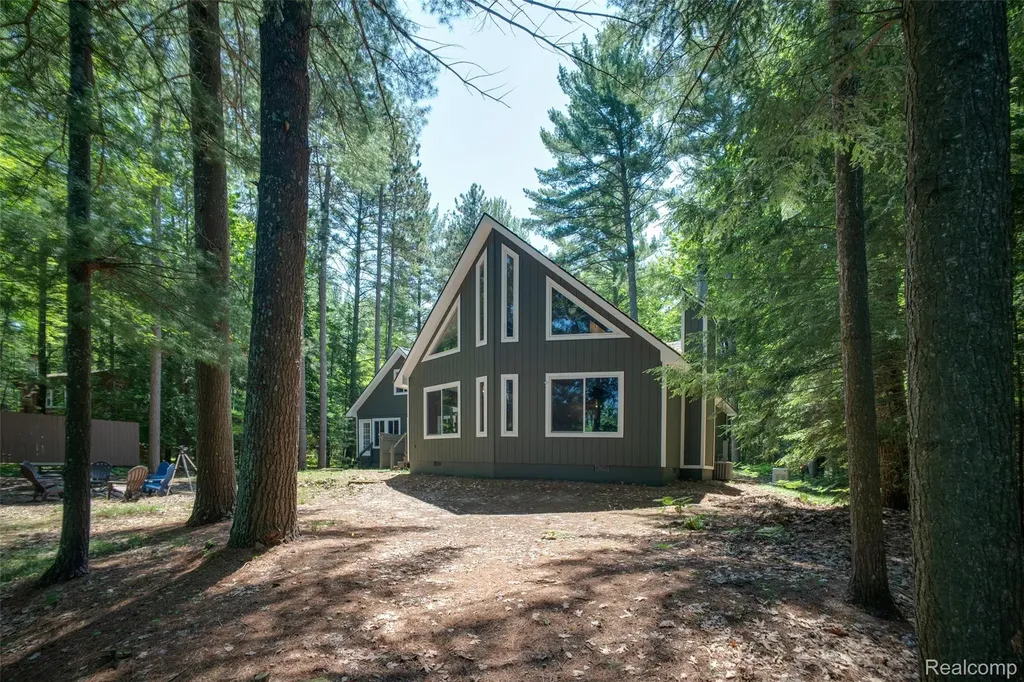 6954 Aarwood Trail NW Clearwater Township MI 49676