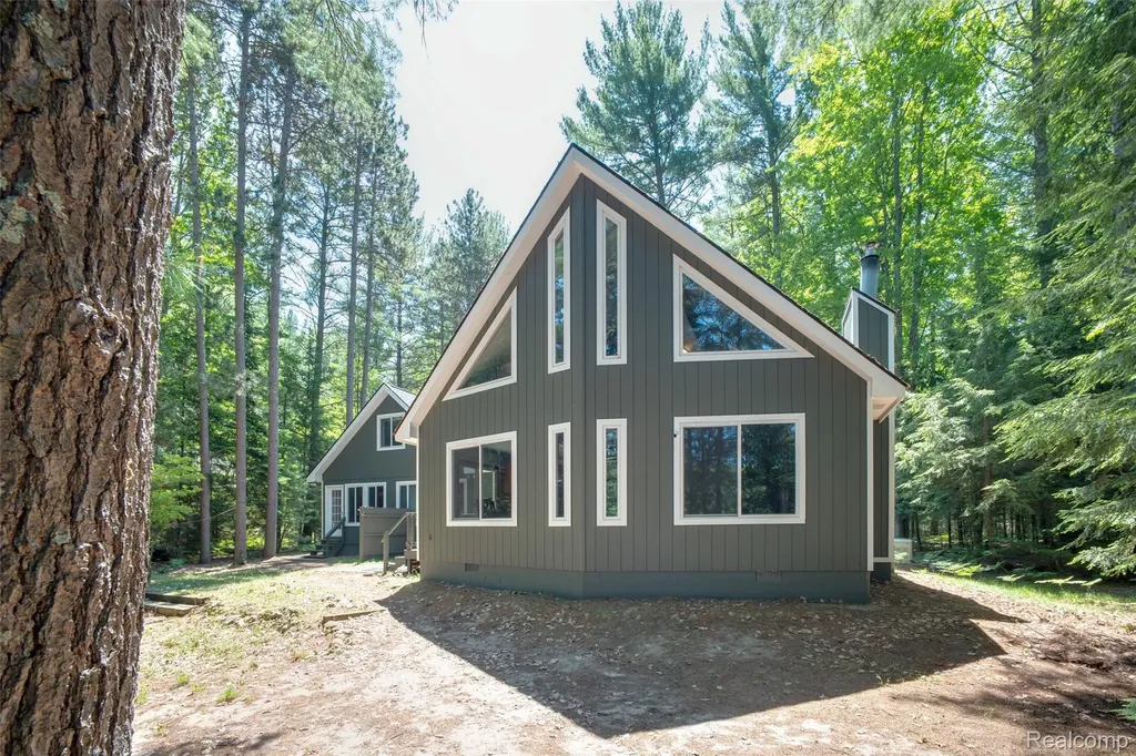 6954 Aarwood Trail NW Clearwater Township MI 49676