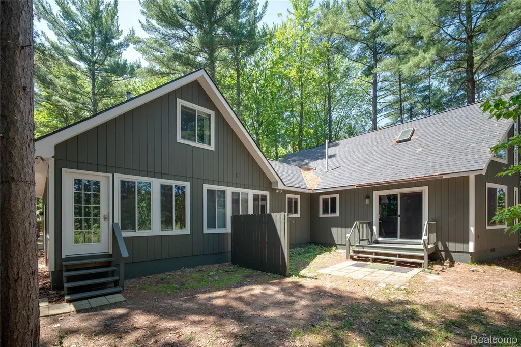 6954 Aarwood Trail NW Clearwater Township MI 49676