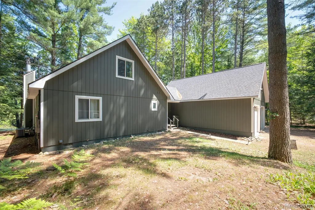 6954 Aarwood Trail NW Clearwater Township MI 49676