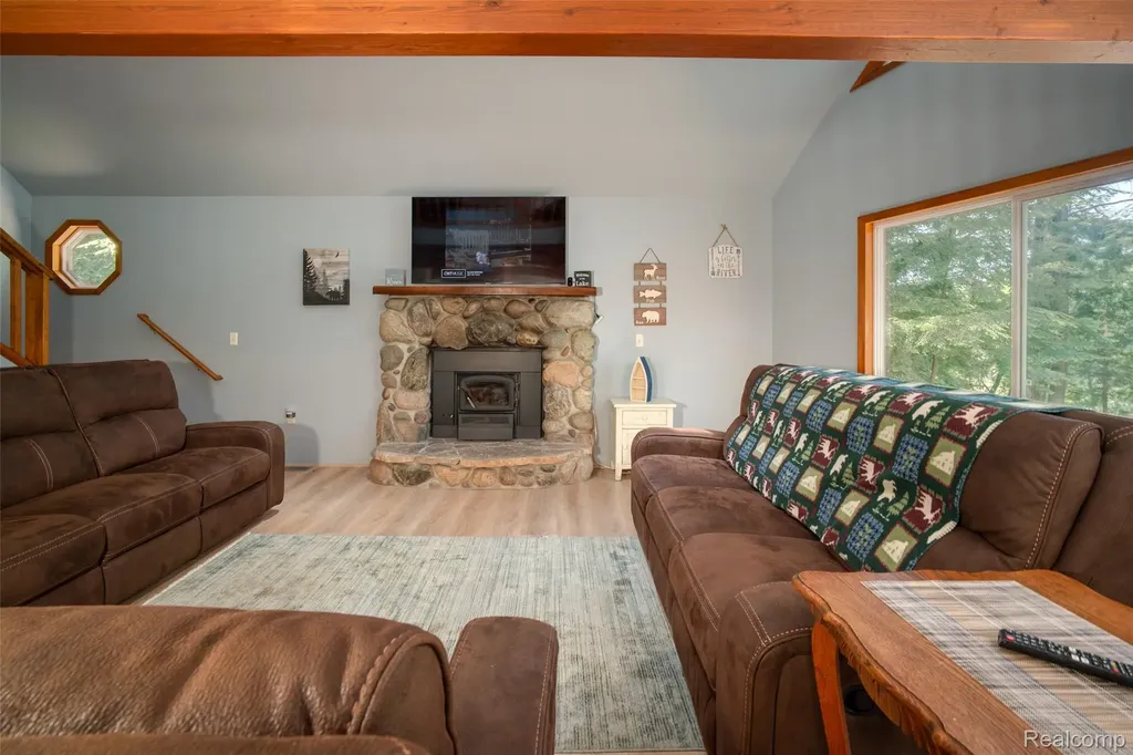 6954 Aarwood Trail NW Clearwater Township MI 49676