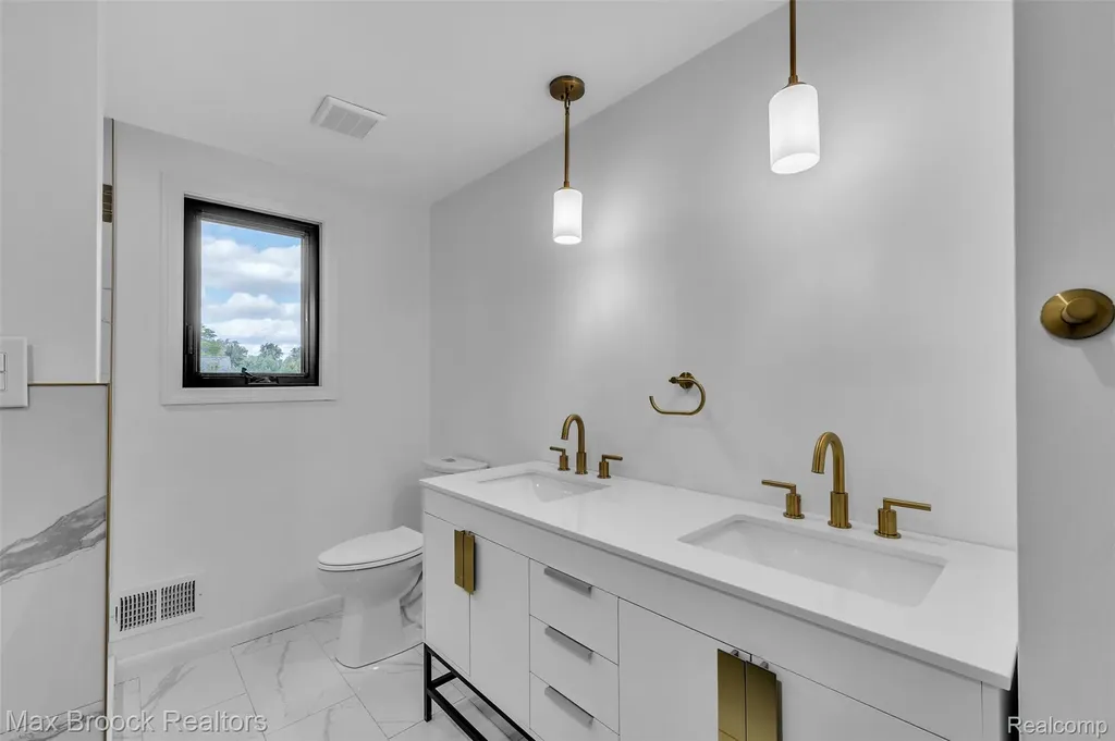 7244 Lahser Road Bloomfield Hills City MI 48301
