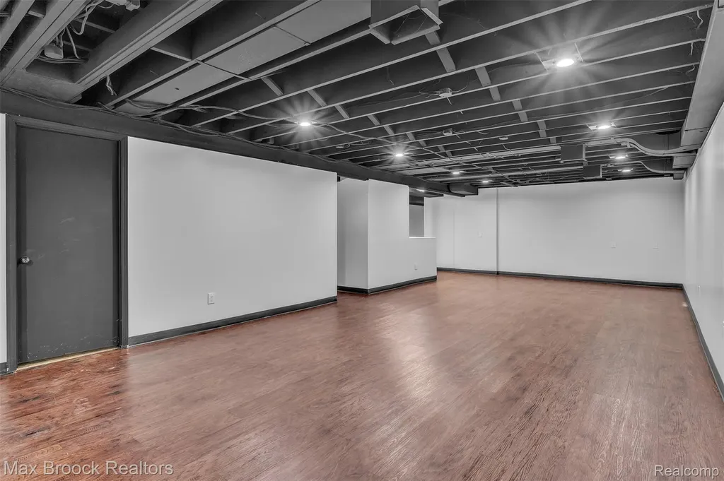 7244 Lahser Road Bloomfield Hills City MI 48301